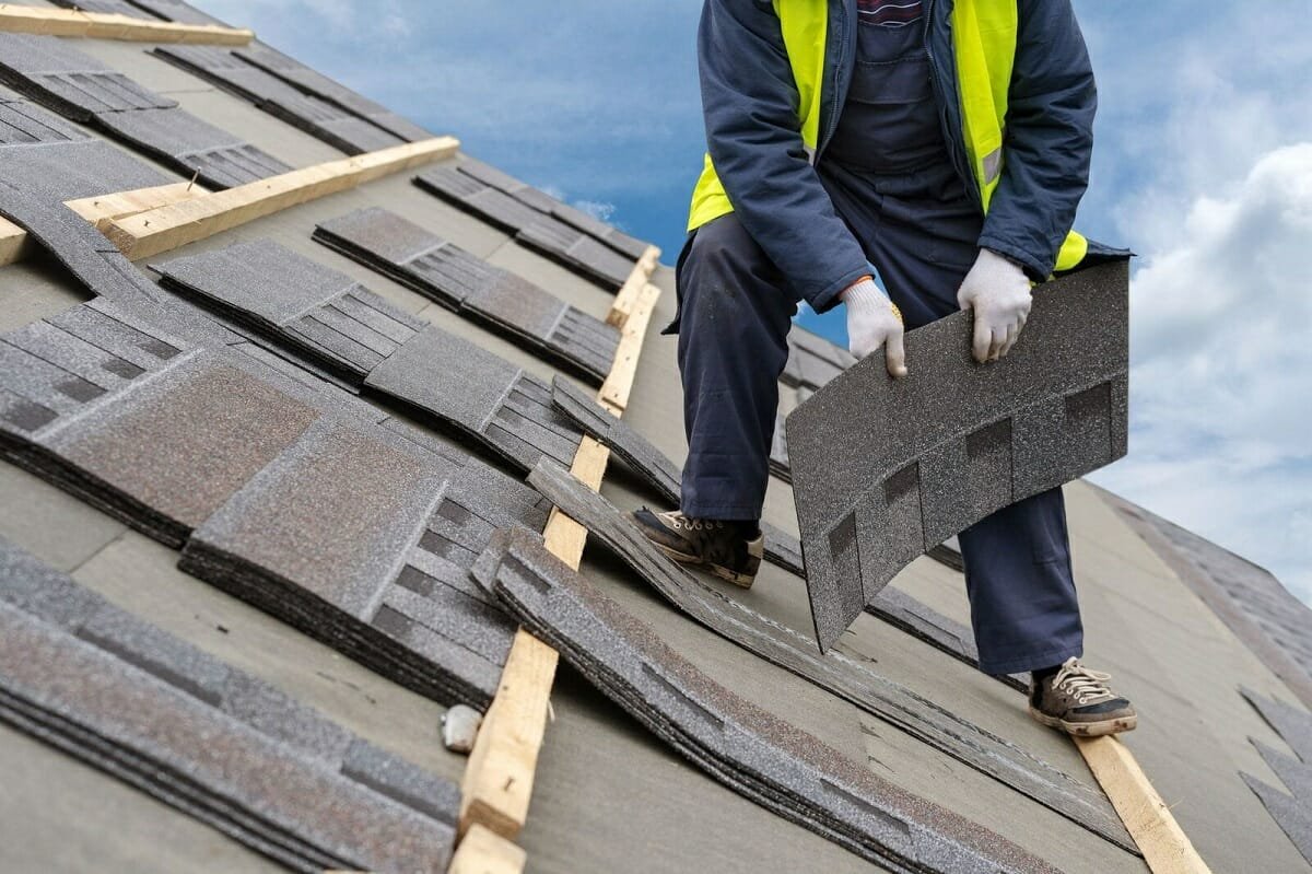 These 10 Signs Mean You Need a New Roof